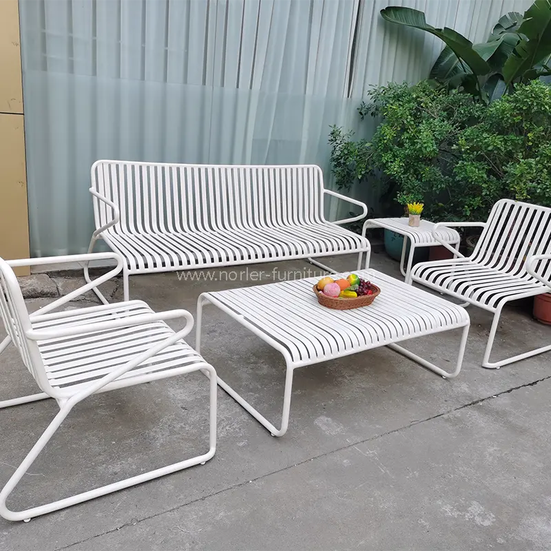 Mohou být venkovní pohovky v zimě vynechány? Mohou být venkovní pohovky v zimě vynechány?